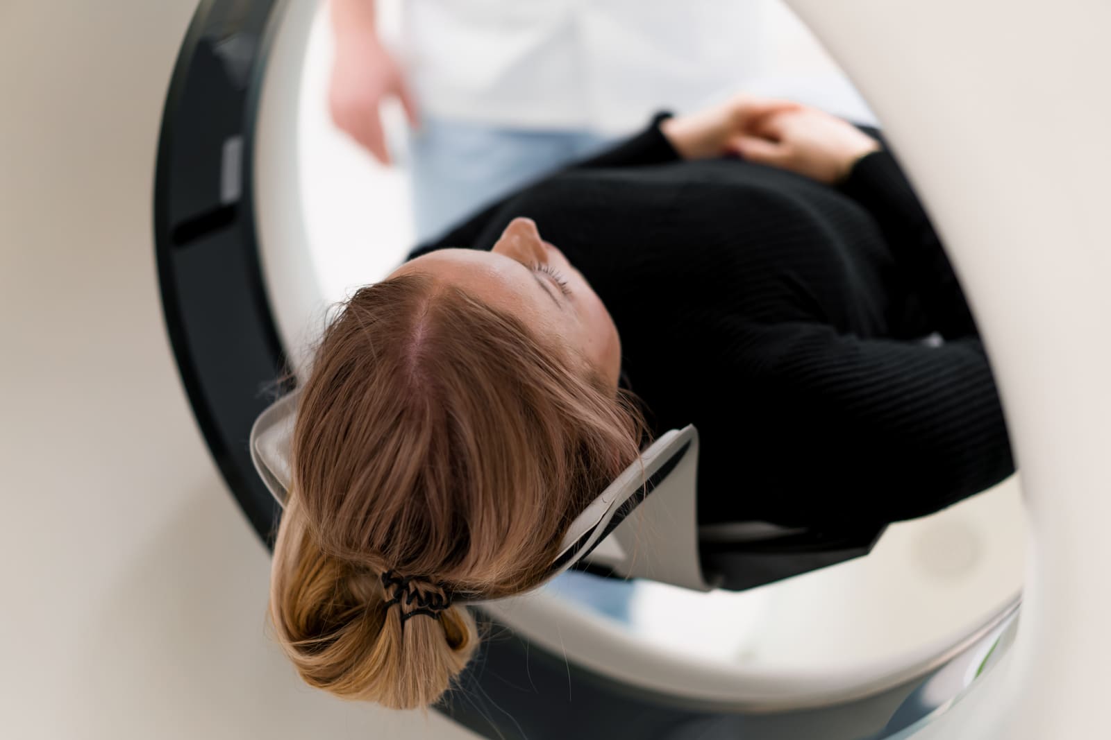 Patient undergoing advanced PET imaging as part of a precision theranostics approach that combines artificial intelligence, digital twin modeling, and personalized radiopharmaceutical cancer treatment.